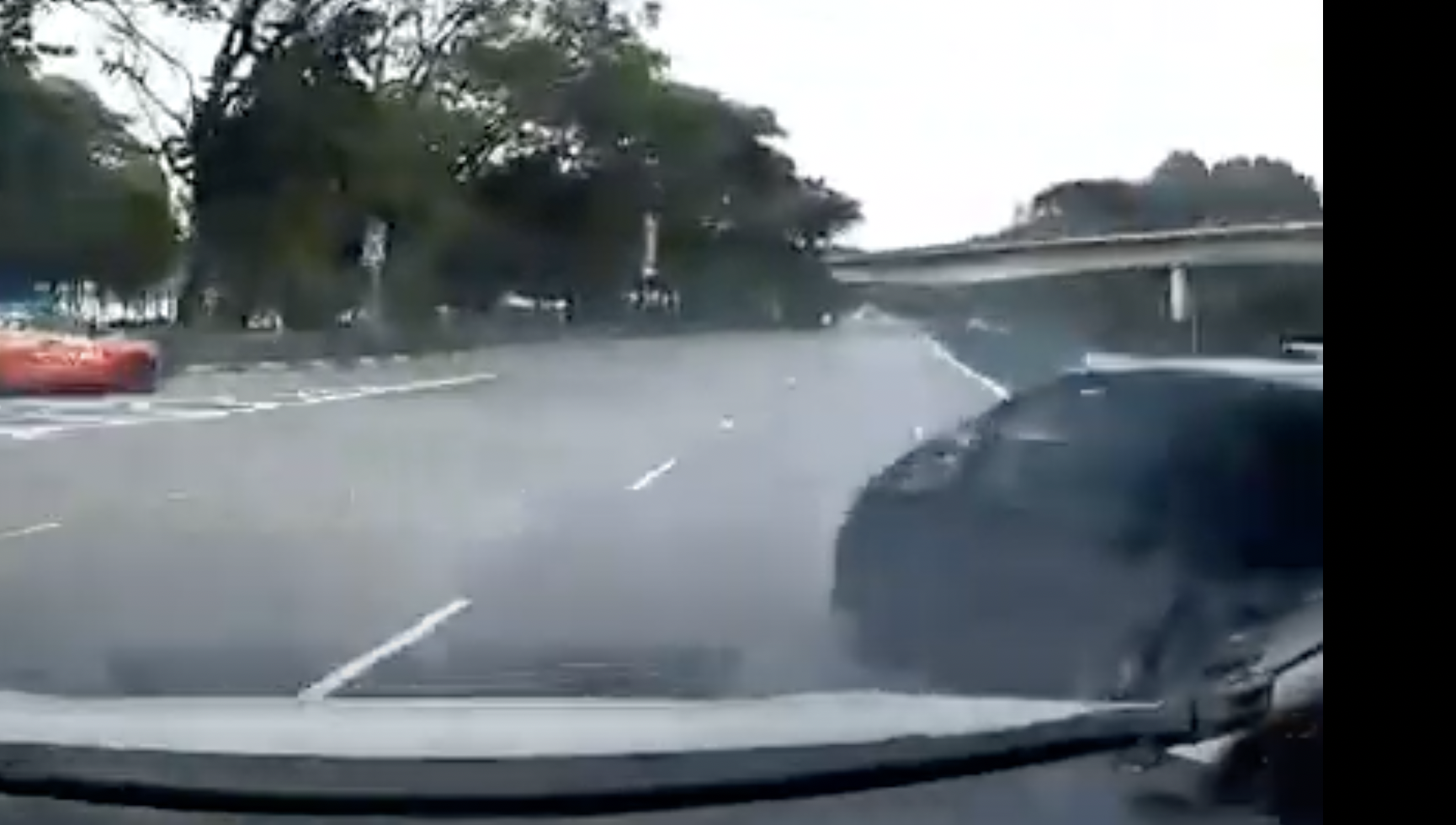 SGD1212U fail to maintain lane discipline when turning right